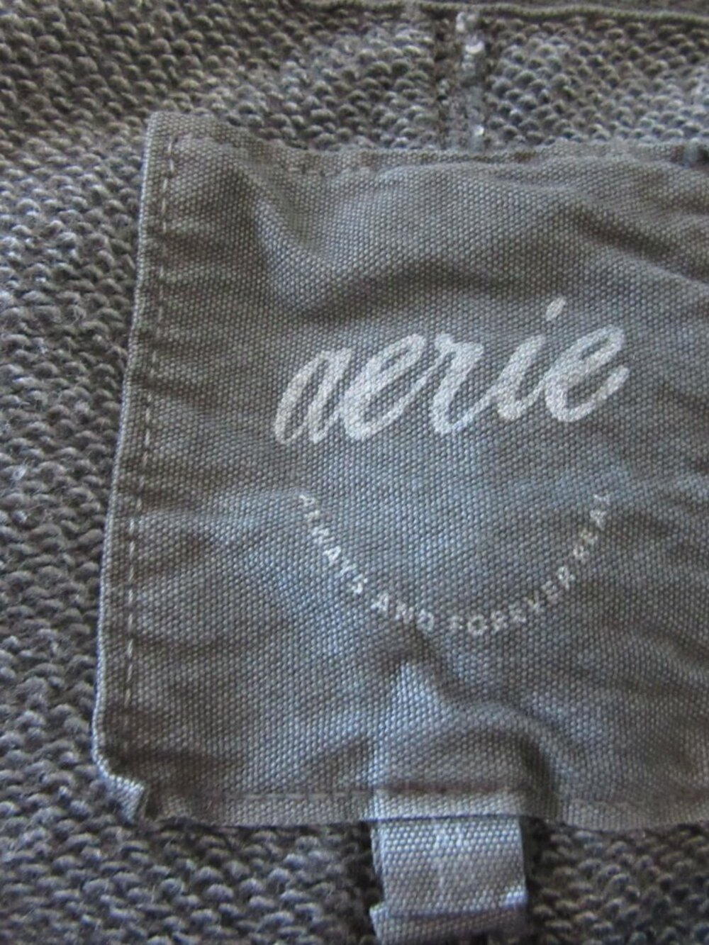 AERIE Black Oversized Pullover Long Sleeve XL Sweatshirt - Flaws - Picture 3 of 3